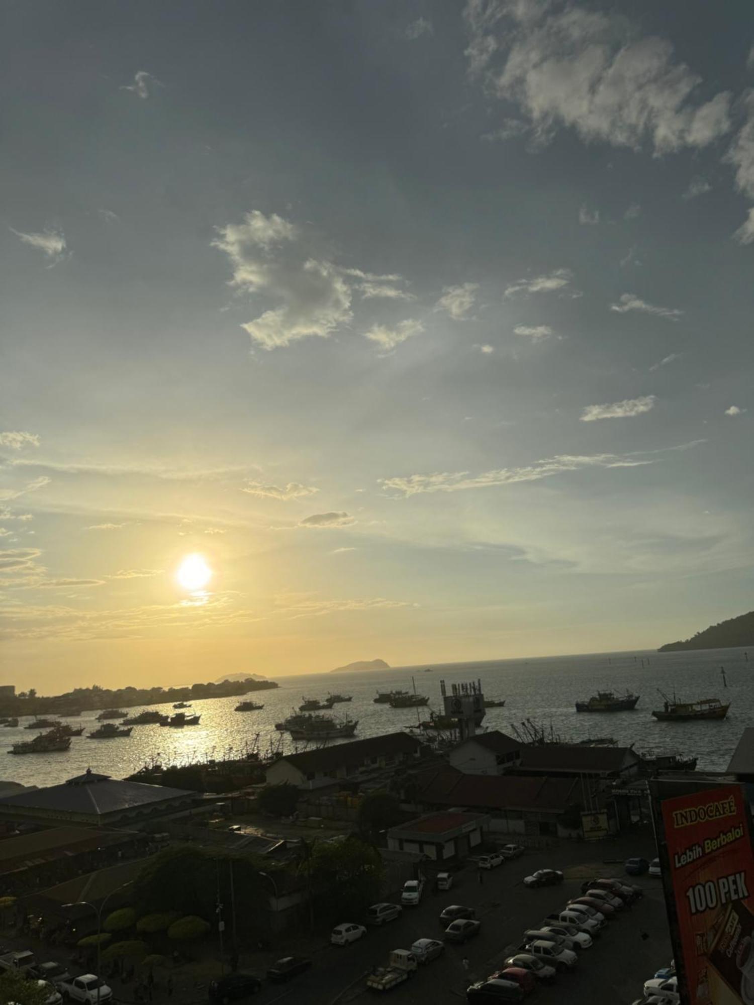Apartment The Shore City Centre Sea View By Summerset Heavenz