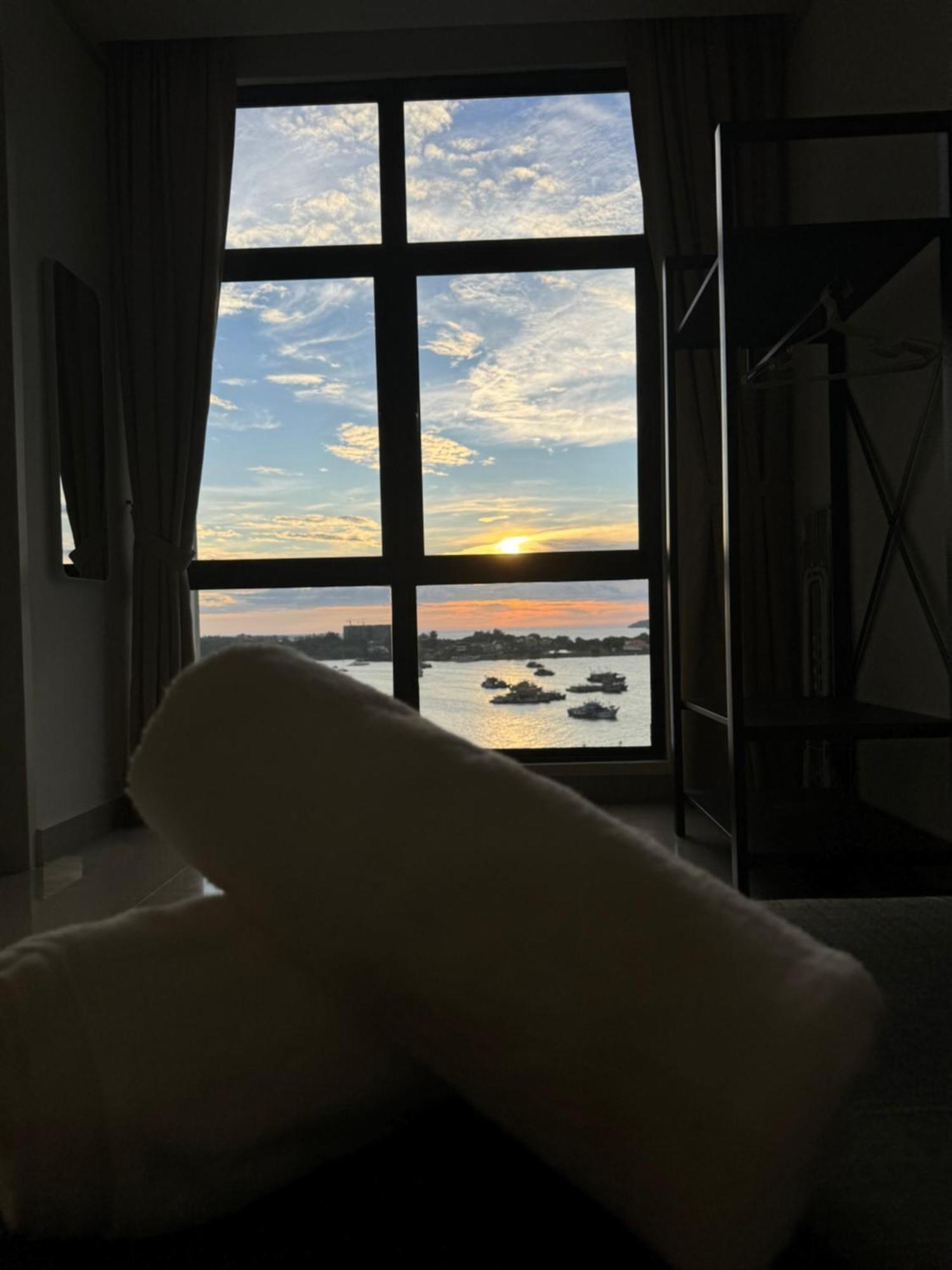 Apartment The Shore City Centre Sea View By Summerset Heavenz *