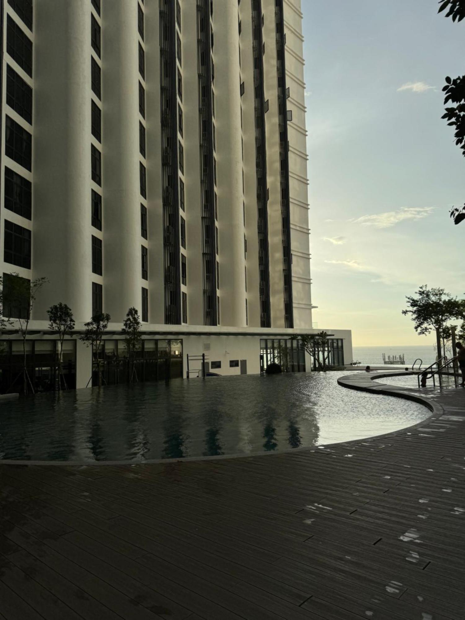 Apartment The Shore City Centre Sea View By Summerset Heavenz