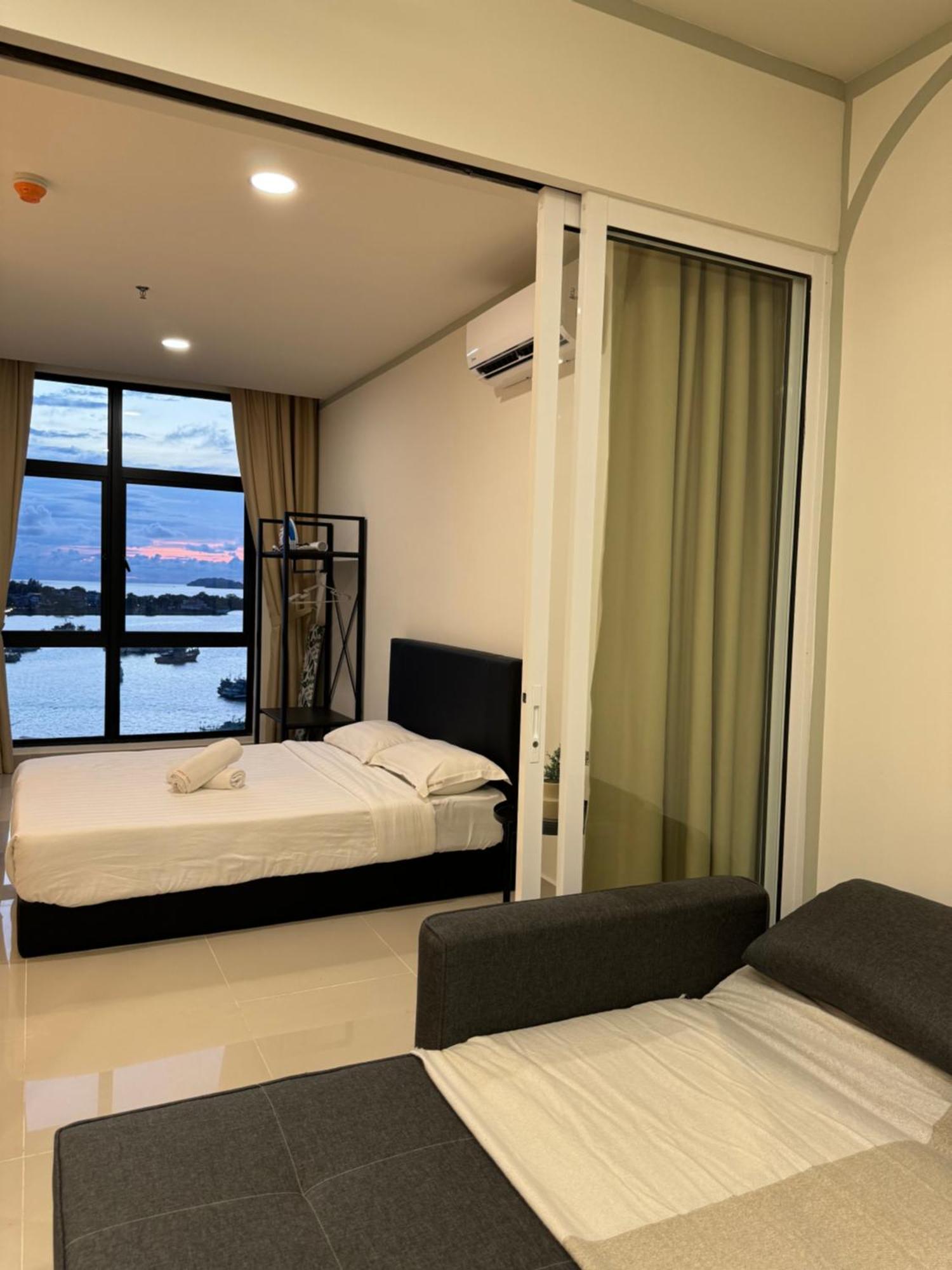 Apartment The Shore City Centre Sea View By Summerset Heavenz *