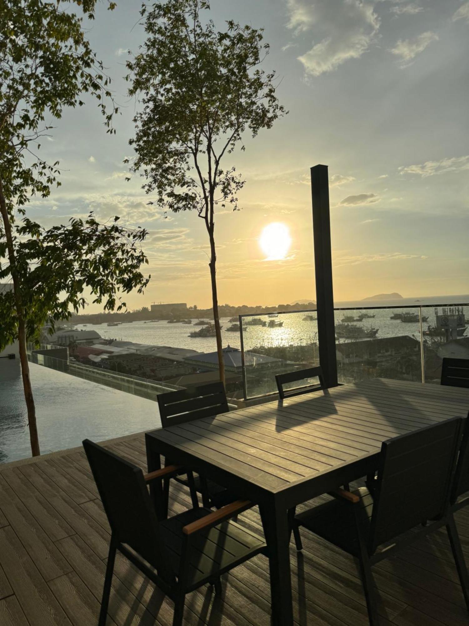 Apartment The Shore City Centre Sea View By Summerset Heavenz