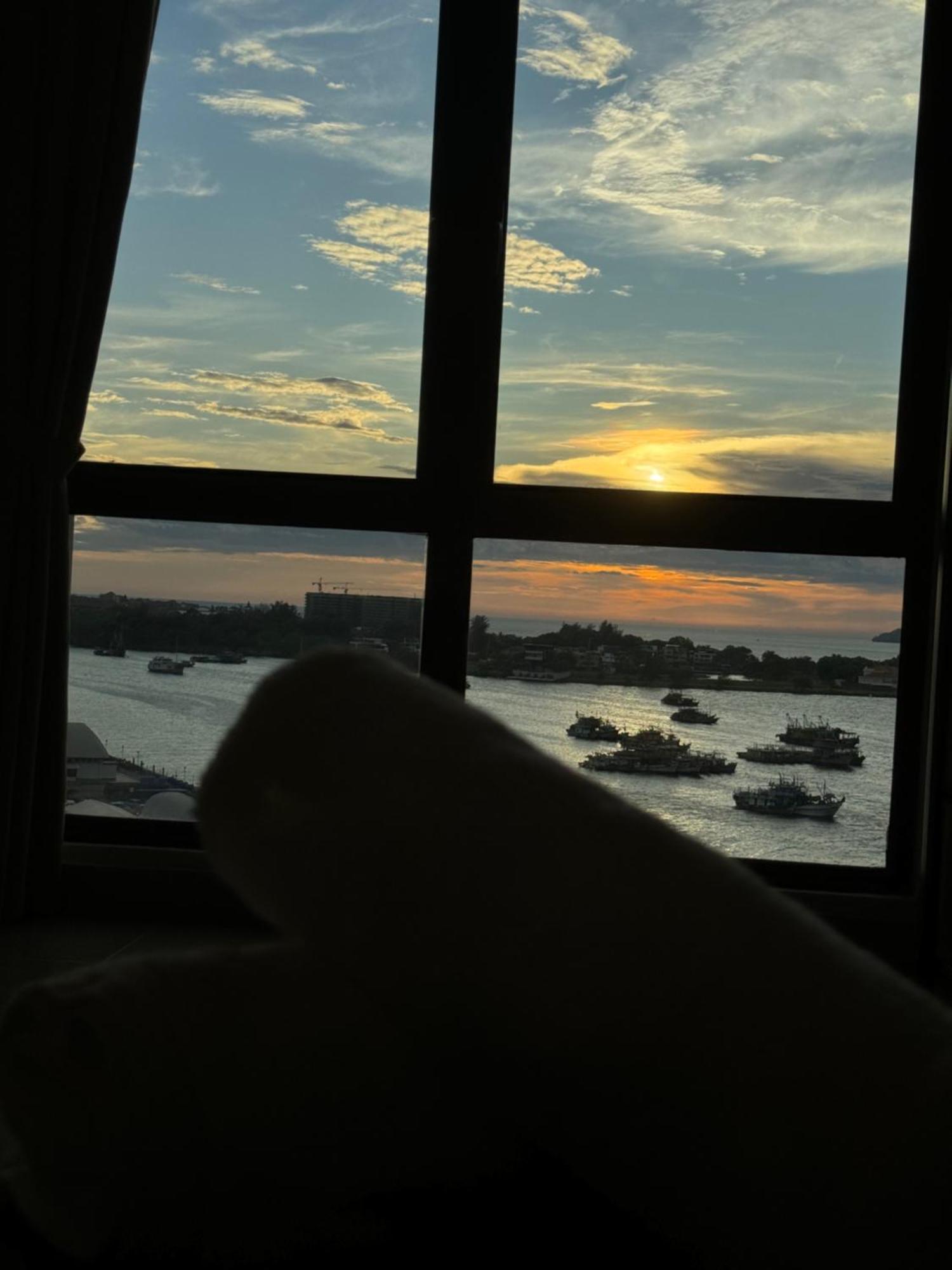 Apartment The Shore City Centre Sea View By Summerset Heavenz