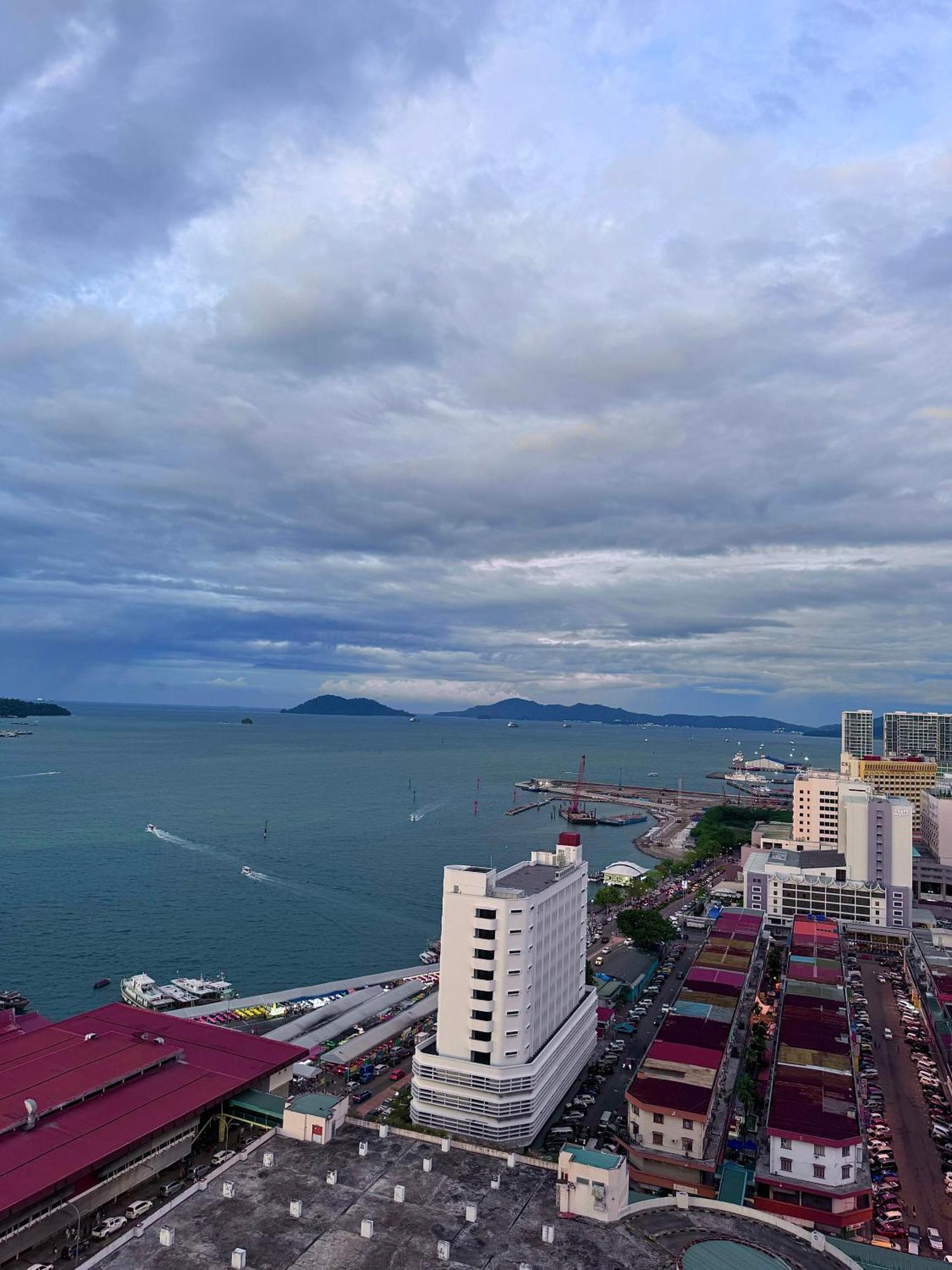 Apartment The Shore City Centre Sea View By Summerset Heavenz