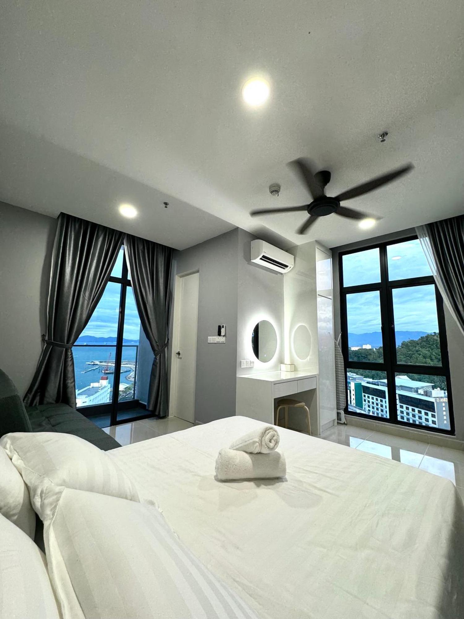 Apartment The Shore City Centre Sea View By Summerset Heavenz *